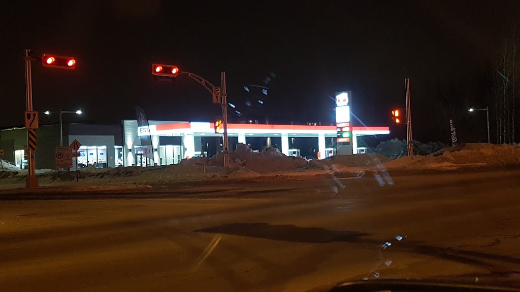 Couche-Tard / Esso | 8175 Boulevard Cousineau, Saint-Hubert, QC J3Y 5M4, Canada