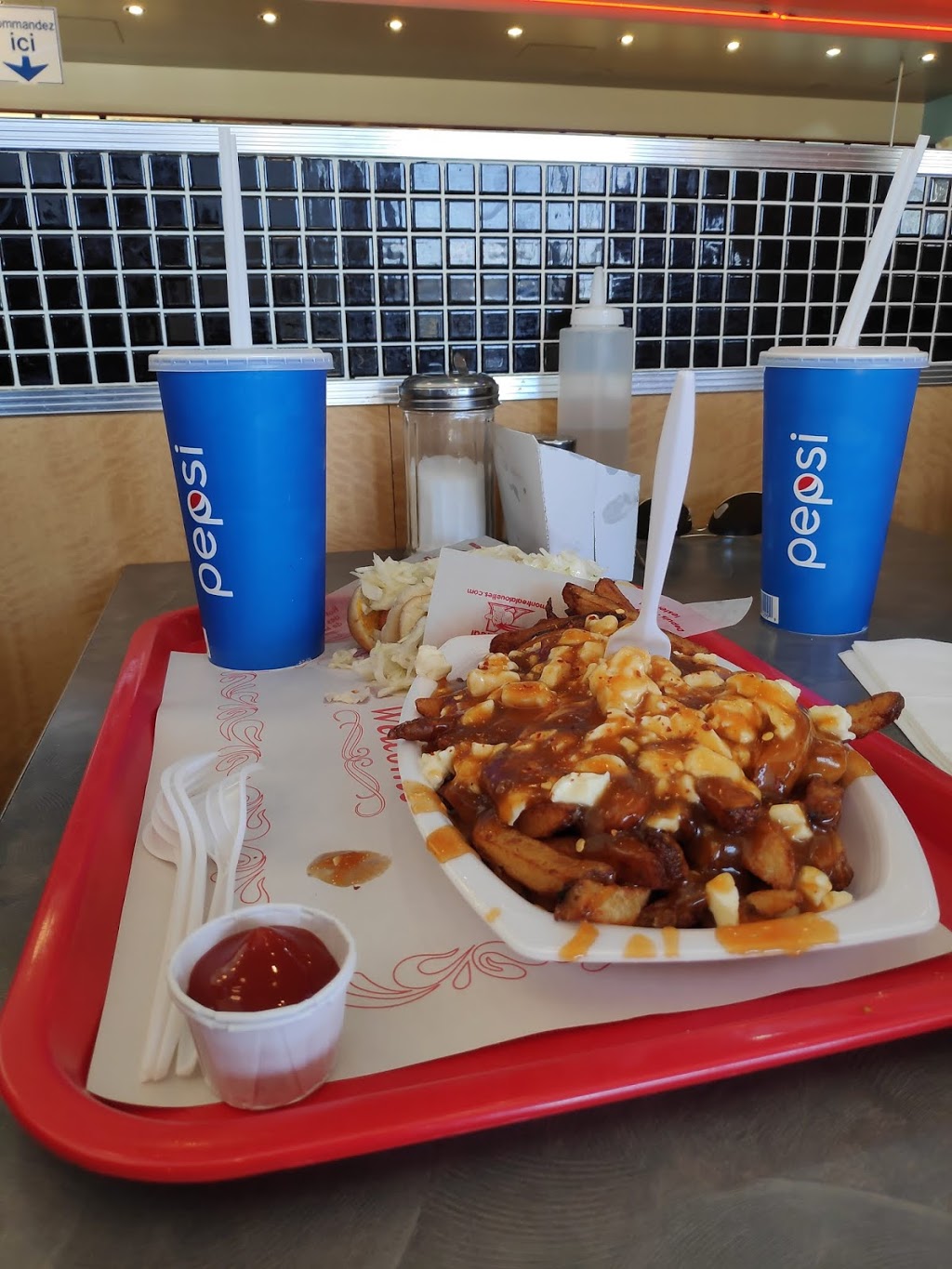 Poutinerie La Belle Province | 515 Chemin J.-René-Gauthier, Rigaud, QC J0P 1P0, Canada | Phone: (450) 451-5111