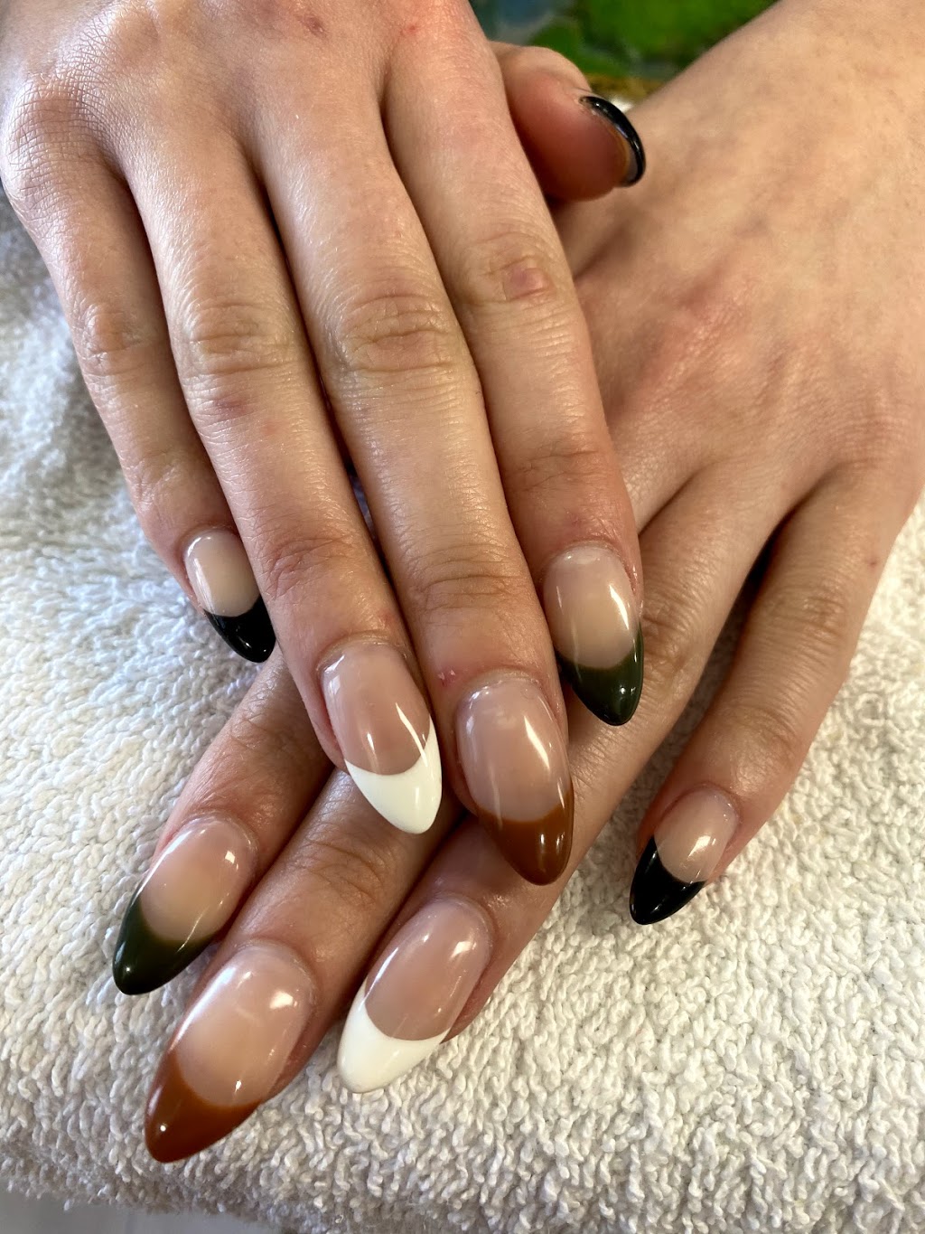 E&R nails salon | 15 Centennial Pkwy S, Hamilton, ON L8G 2B8, Canada | Phone: (289) 635-6864