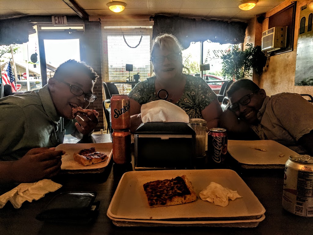Vincenzos Pizza House | 742 Center St, Lewiston, NY 14092, USA | Phone: (716) 754-7383