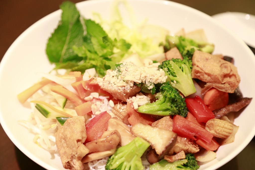 Pho King Fabulous! | 2411 Yonge St, Toronto, ON M4P 2E7, Canada | Phone: (647) 352-5288