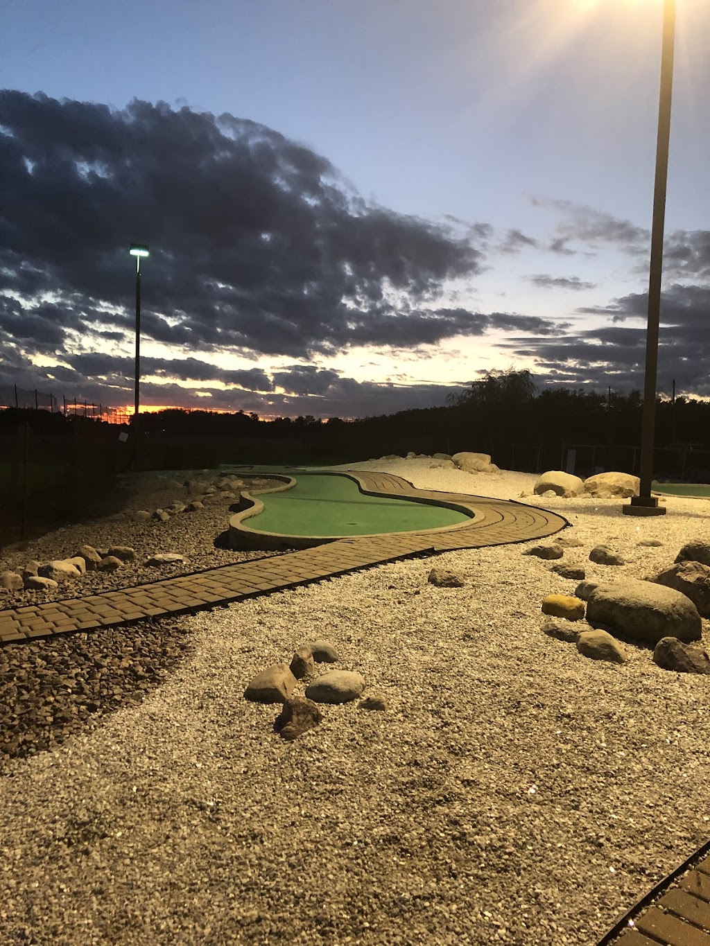 Fungoes Golf Center | 2770 Wenzel St, Manitoba R2E 1E7, Canada | Phone: (204) 222-0455