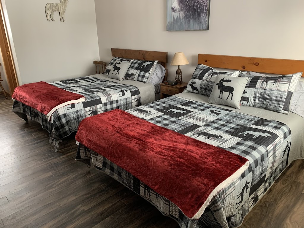 Bear Tracks Inn and Restaurant | 2837 Hwy 6, Lions Head, ON N0H 1W0, Canada | Phone: (519) 793-3555