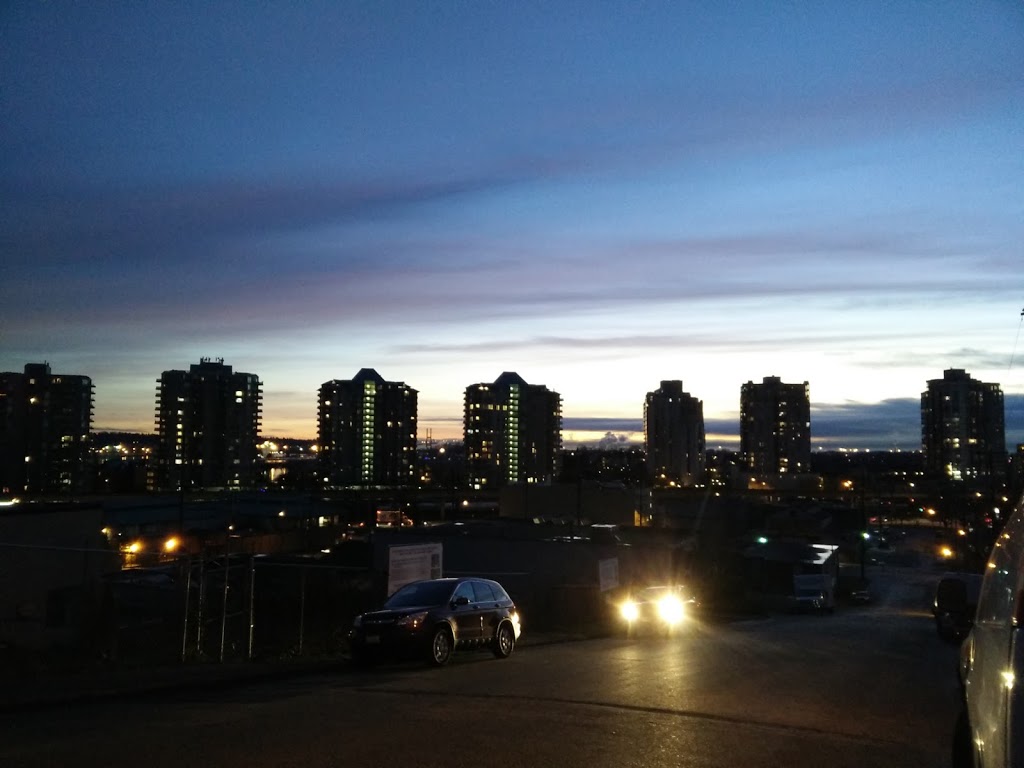 Quayside Dog Area | 6P2, 3 Rialto Ct, New Westminster, BC V3M 6P2, Canada