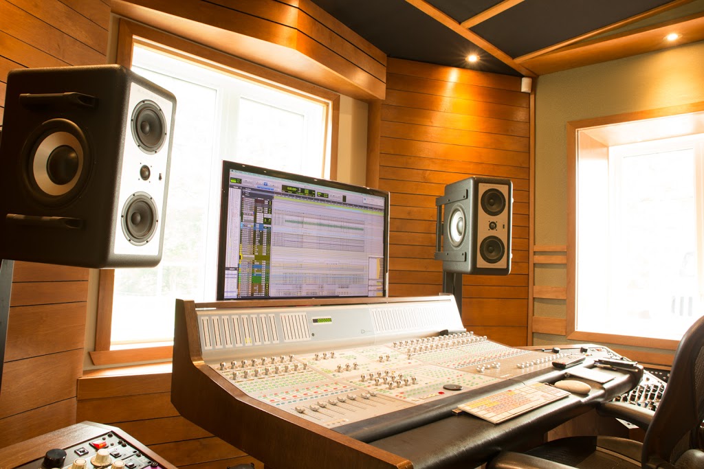 Studio Red Tube | 268 Rue Jean-Talon, Saint-Jean-sur-Richelieu, QC J2W 1M6, Canada | Phone: (450) 359-7249