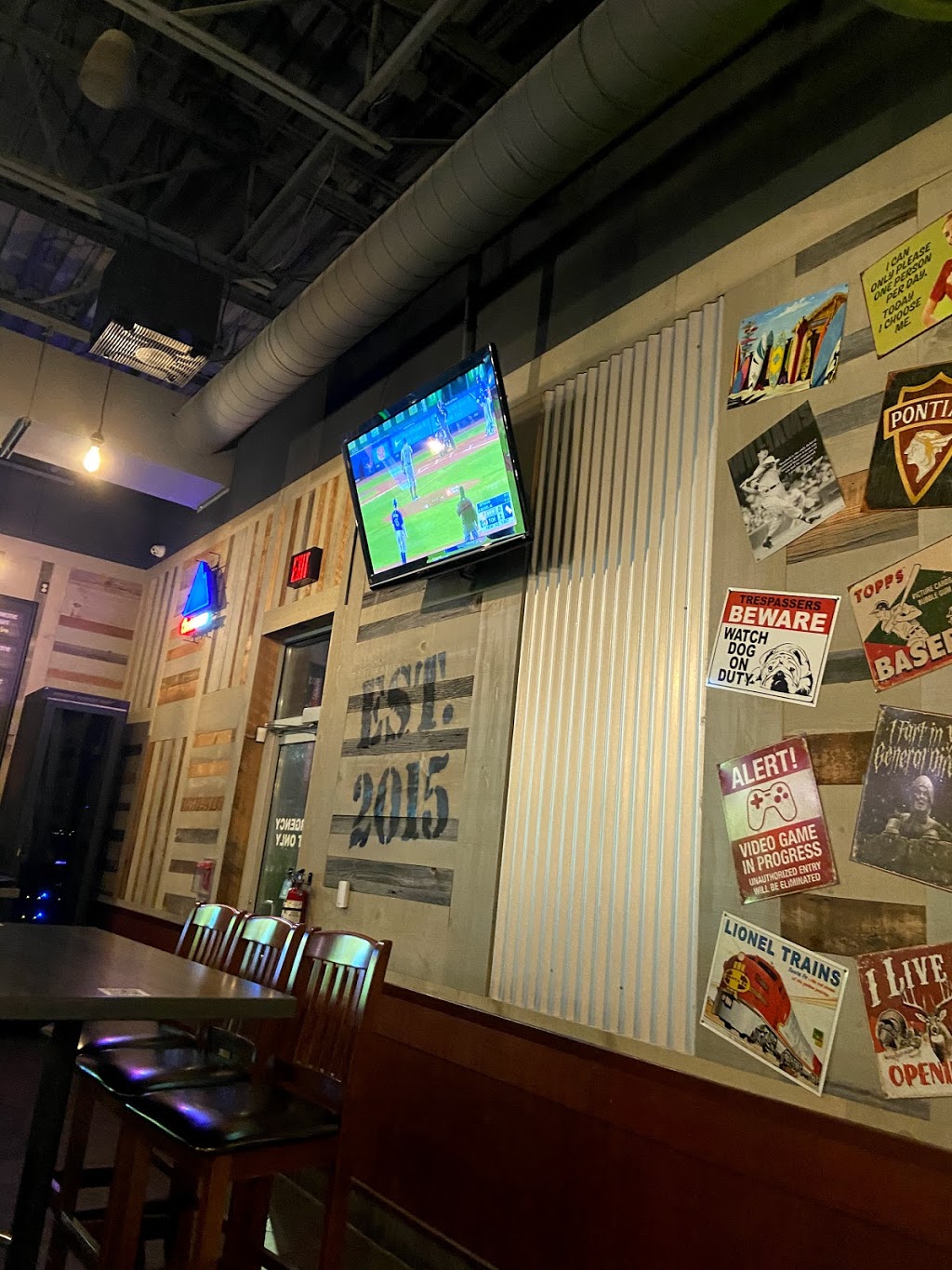 Chucks Roadhouse Bar & Grill | 651 Erb St W, Waterloo, ON N2J 3Z4, Canada | Phone: (519) 746-3505