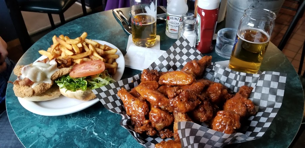 Careys Pub | 469 Bethune Dr N, Gravenhurst, ON P1P 1B8, Canada | Phone: (705) 687-9119
