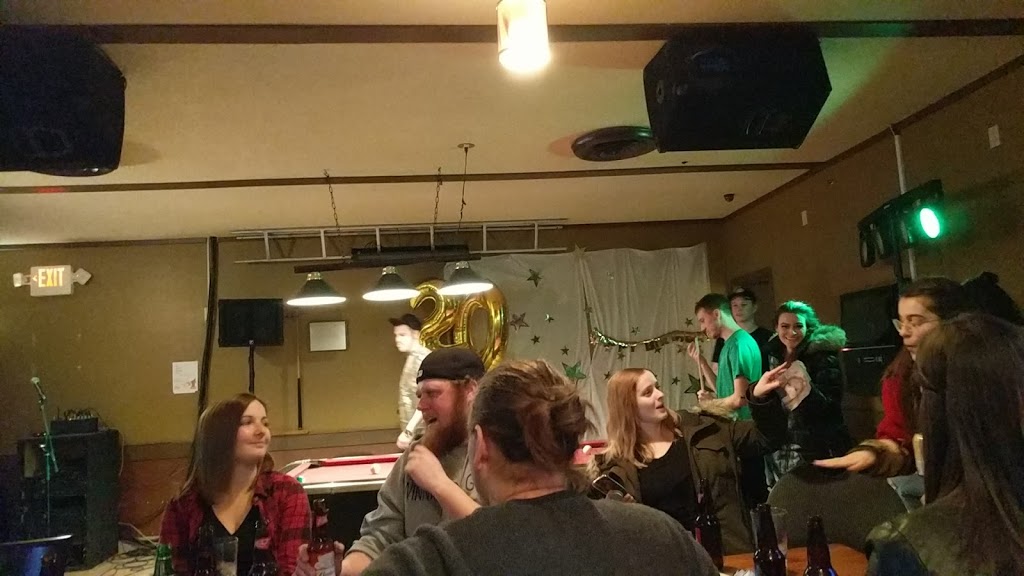 Lucky Lucs Bar & Grill Ste.Agathe | 279 Cheyenne Ave, Ste. Agathe, MB R0G 1Y0, Canada | Phone: (204) 882-2245