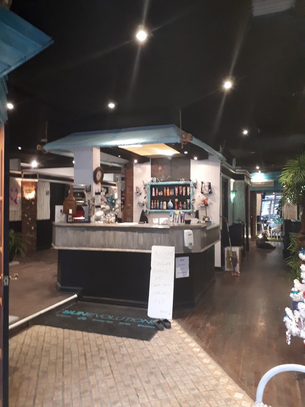Salon de bronzage Station Soleil | 3347 Rue Ontario E, Montréal, QC H1W 1P8, Canada | Phone: (514) 528-1586