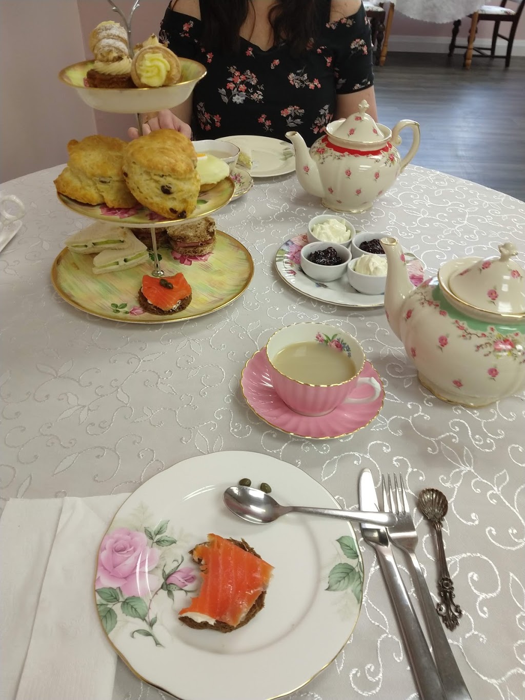 The Duchess Tea Room | 288 Grays Rd #8, Hamilton, ON L8E 1V5, Canada | Phone: (905) 578-3305