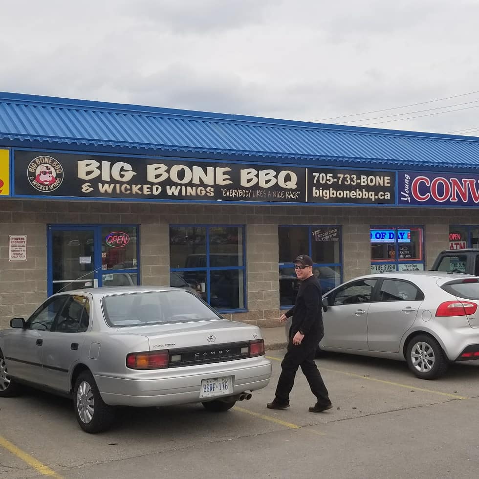 Big Bone BBQ and Wicked Wings | 190 Minets Point Rd, Barrie, ON L4N 4C3, Canada | Phone: (705) 733-2663