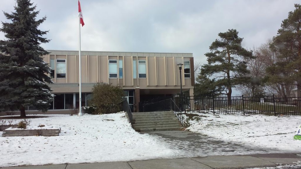 Sir Winston Churchill Public School | 49 Mulvagh Ave, Nepean, ON K2E 6M7, Canada | Phone: (613) 224-2336