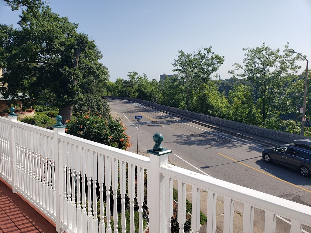 Bed of Roses Bed and Breakfast | 4877 River Rd, Niagara Falls, ON L2E 3G5, Canada | Phone: (905) 356-0529