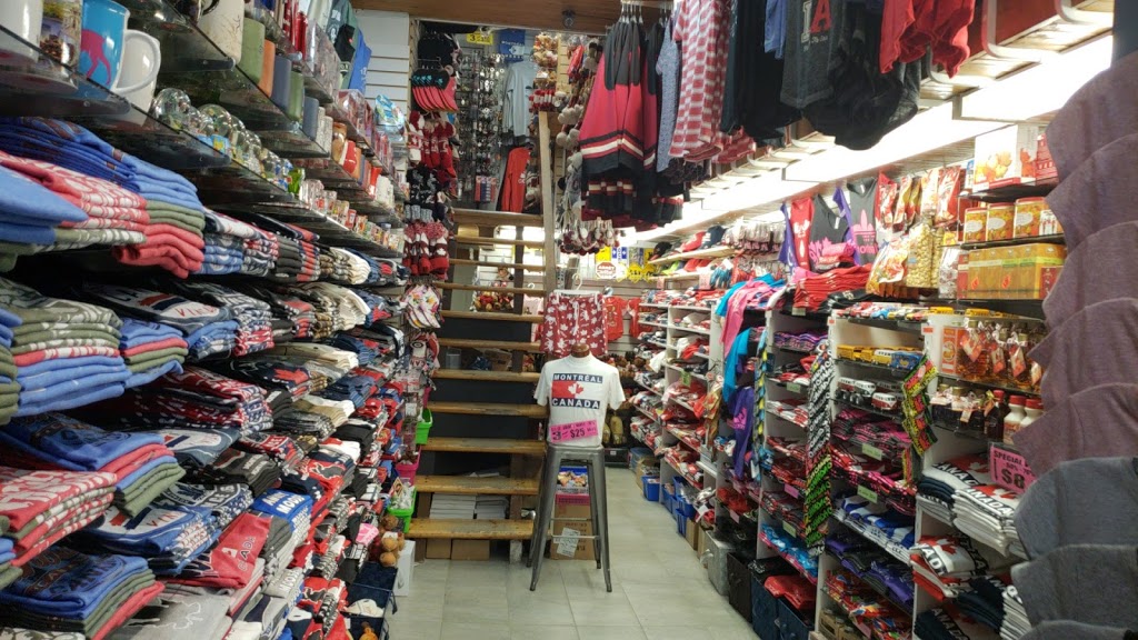 Souvenir du Québec | 344 Rue Notre-Dame Est, Montréal, QC H2Y 1C7, Canada | Phone: (514) 895-0746