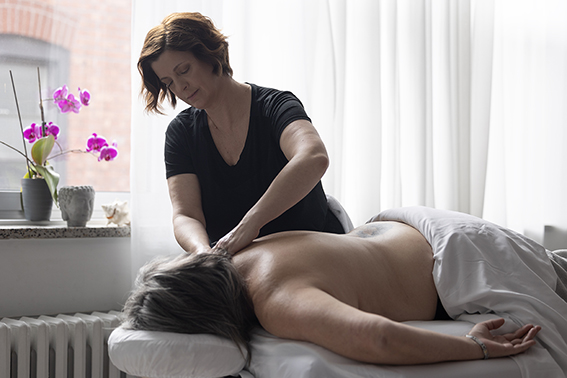 Les Soins de Lumière | 719 Rue de Dijon, Granby, QC J2H 2X9, Canada | Phone: (438) 985-1702