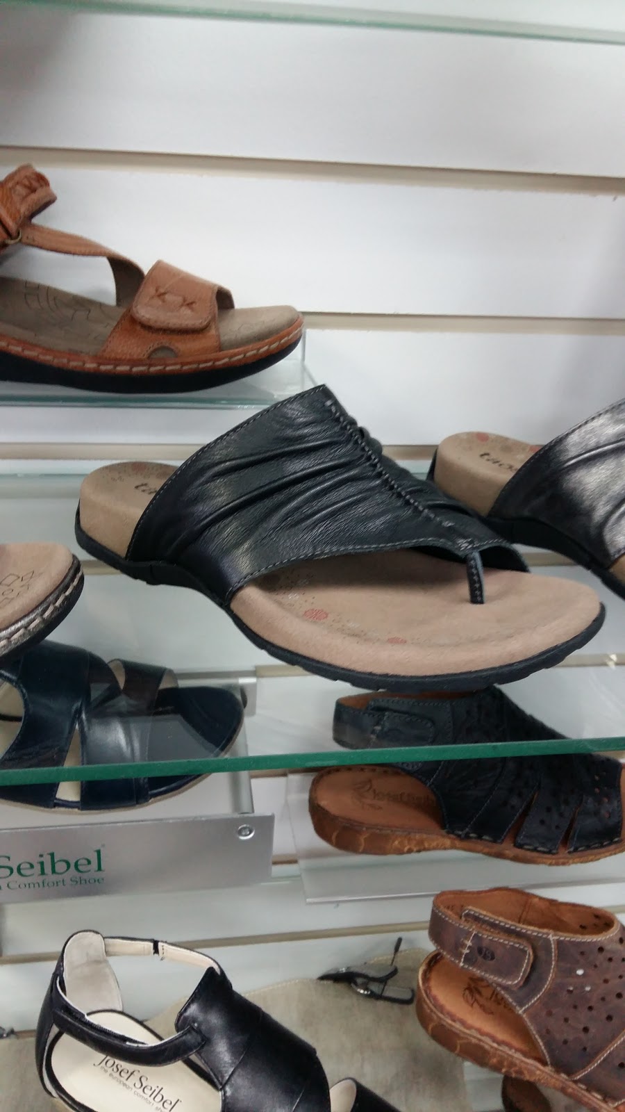Destrempes Shoes Inc. | 821 Avenue Gilles Villeneuve, Berthierville, QC J0K 1A0, Canada | Phone: (450) 836-2912