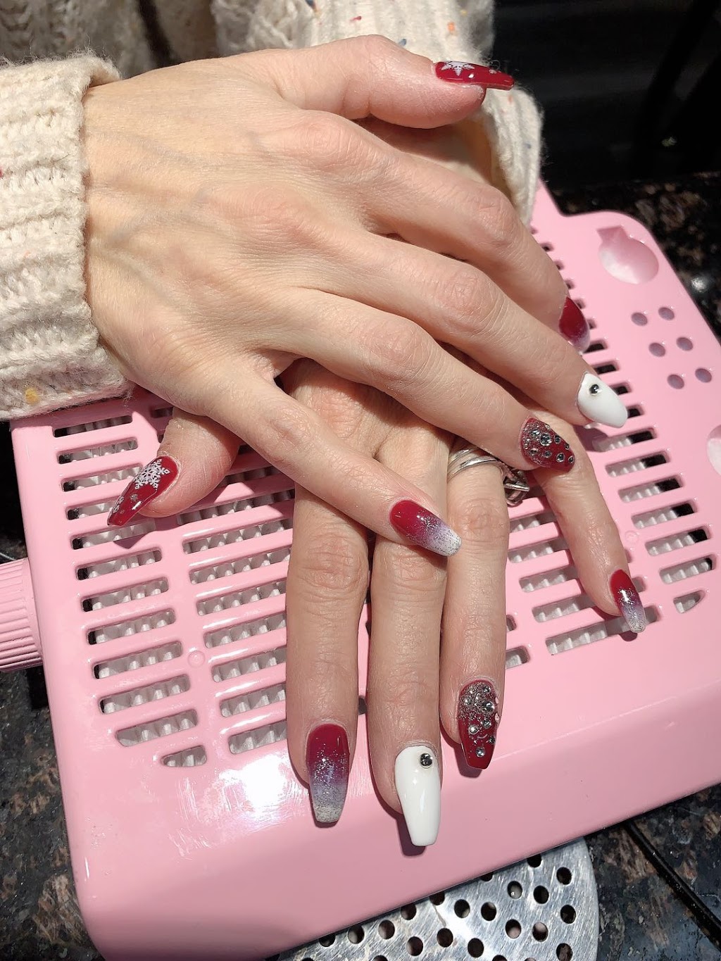 Elegant Nails | point of interest | 9325 Yonge St, Richmond Hill, ON L4C 1V4, Canada | 9052376297 OR +1 905-237-6297