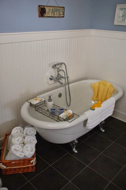 Apples and Quails Bed & Breakfast | 12014 Trayler Pl, Summerland, BC V0H 1Z7, Canada | Phone: (855) 751-8220