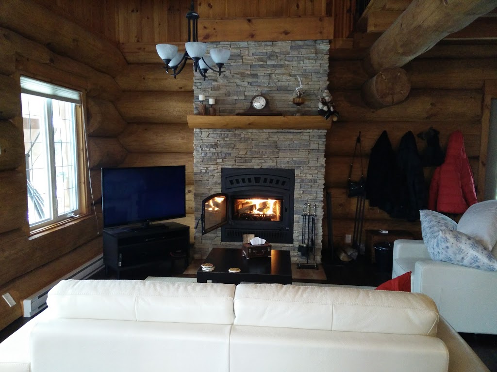 Chalet Le Bois Rond | --dHoward, 61 1re Rue, Saint-Adolphe-dHoward, QC J0T 2B0, Canada | Phone: (514) 754-3465
