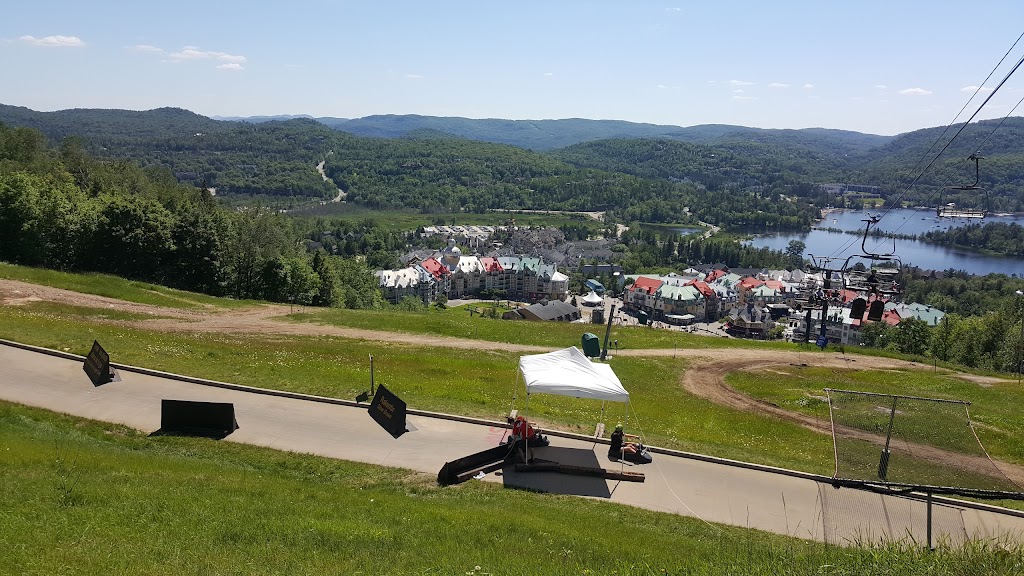 Club Privilege Mont-Tremblant–Village | 1482 Chem. du Village, Mont-Tremblant, QC J8E 1G7, Canada | Phone: (819) 425-9818