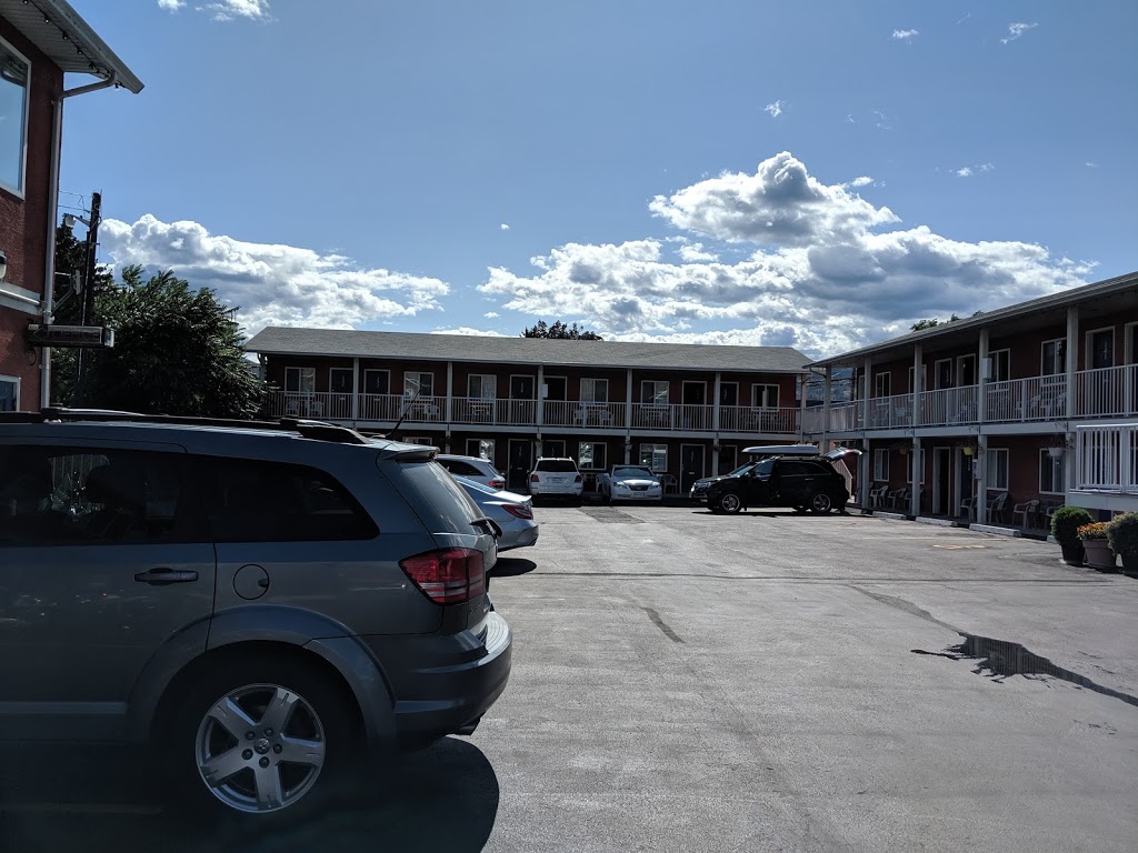 Cactus Tree Inn | 5887 Main St, Oliver, BC V0H 1T0, Canada | Phone: (250) 498-2225