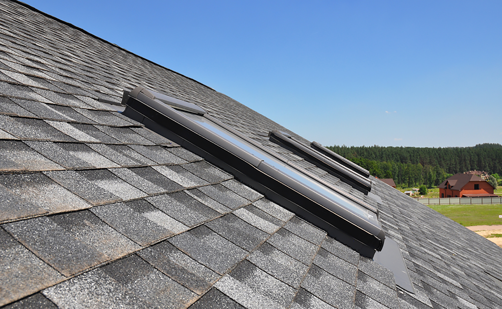 Best Roofing Toronto Services by Universal Roofs Inc | 30 Braddock Rd, Etobicoke, ON M9W 5H8, Canada | Phone: (416) 732-2421