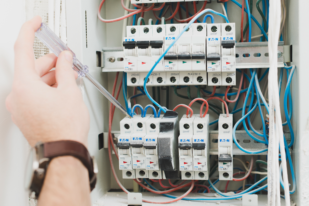bdll electric | 92 Sassafras Cir, Thornhill, ON L4J 8M9, Canada | Phone: (416) 998-9512