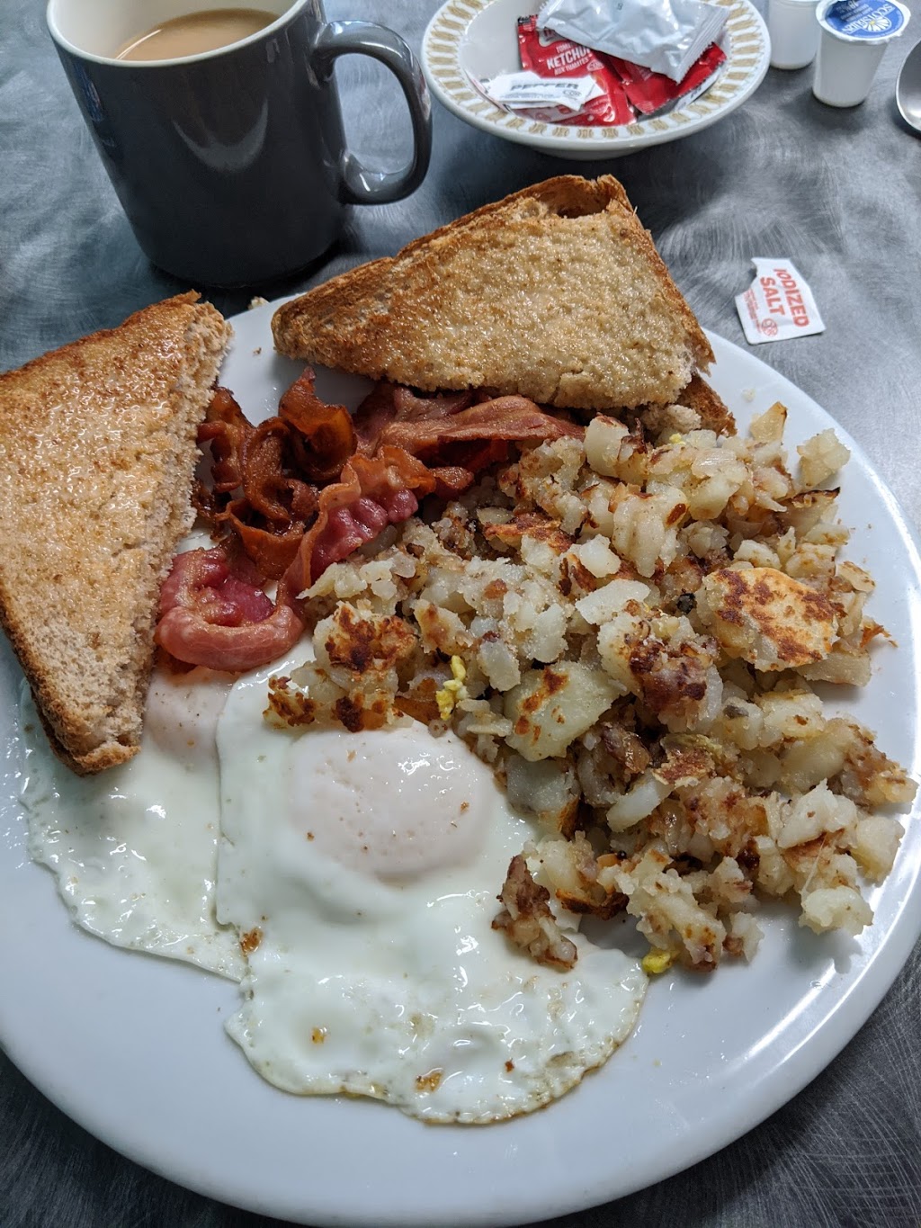 S & Js Diner | 264 Cornwallis St, Kentville, NS B4N 2G2, Canada | Phone: (902) 678-4050