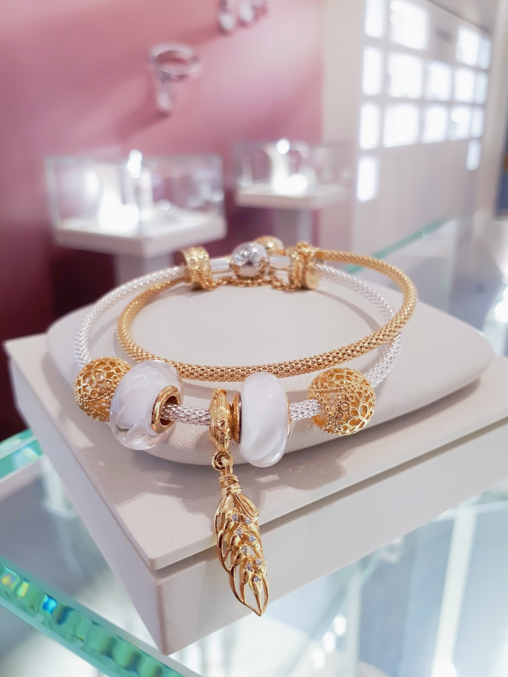 Pandora | 300 Borough Dr #13A, Scarborough, ON M1P 4P5, Canada | Phone: (416) 296-9932