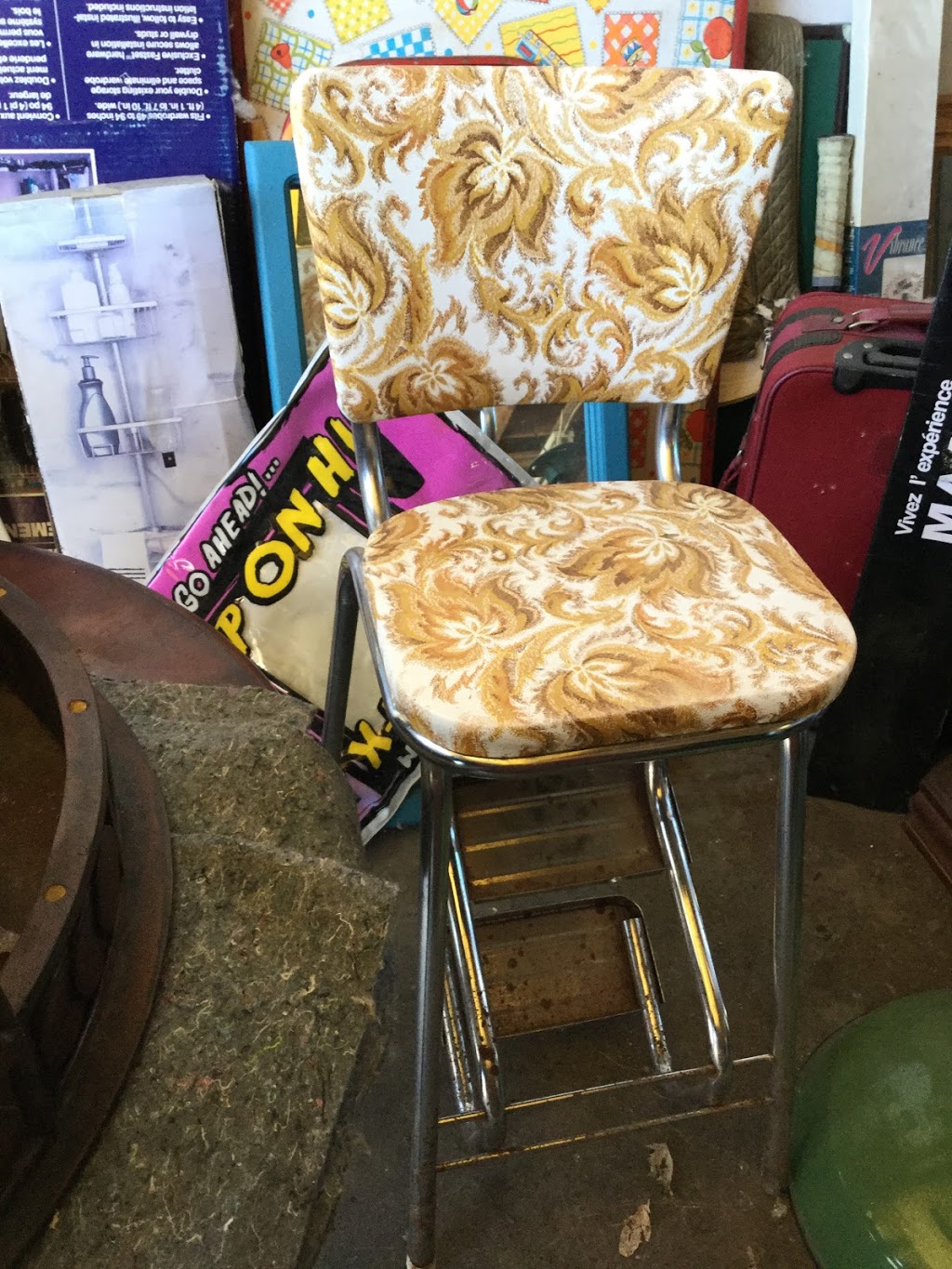 Marys Place Treasures | 22556 Loyalist Pkwy, Trenton, ON K8V 5P7, Canada | Phone: (613) 392-1395