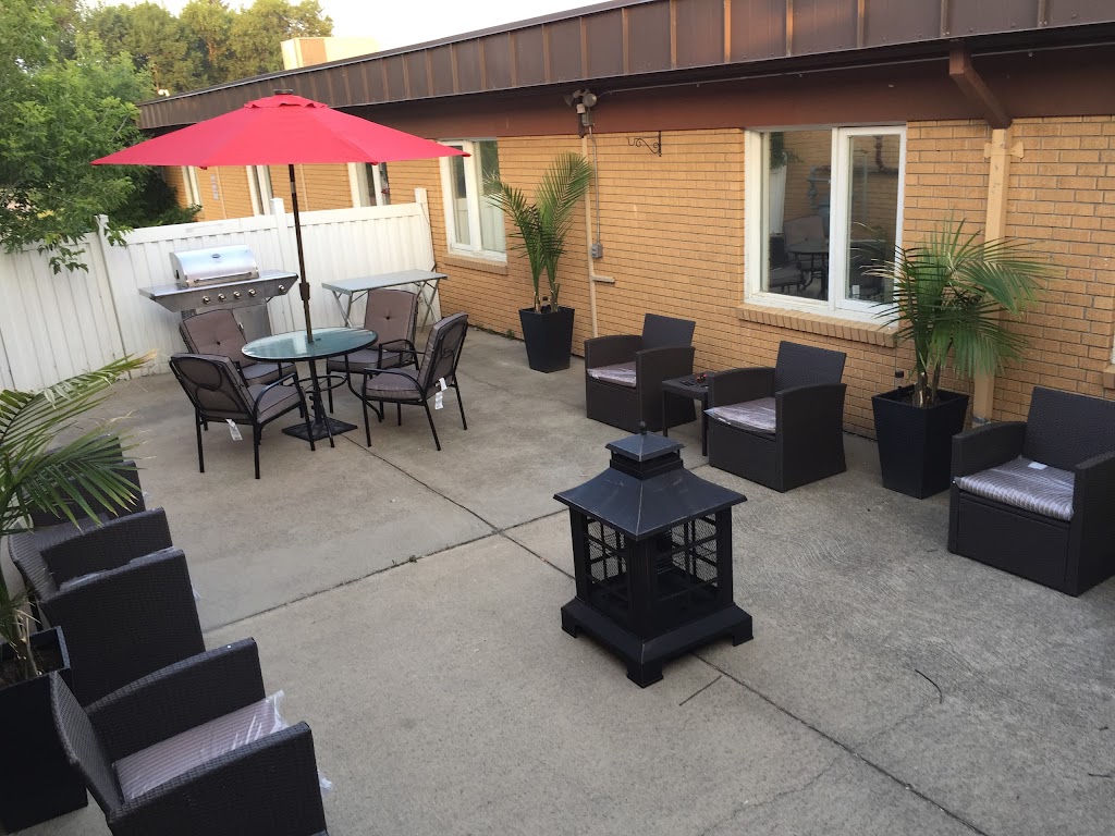 Green Hill Lodge and Suites | 701 13 St W, Prince Albert, SK S6V 3H2, Canada | Phone: (306) 970-9805
