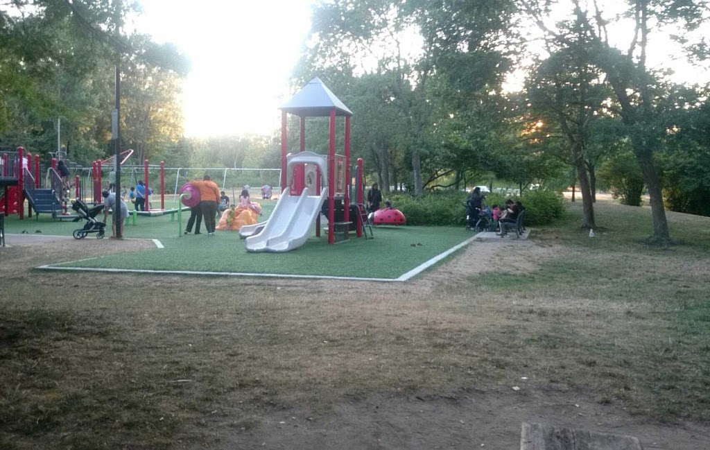 Jack Darling Splash Pad | 1180 Lakeshore Rd W, Mississauga, ON L5H 1A1, Canada | Phone: (905) 615-4100