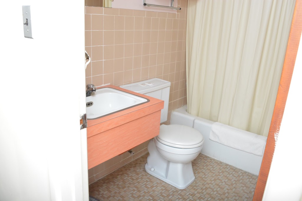 Hilltop Motel | 50 Simcoe St, Tillsonburg, ON N4G 2H5, Canada | Phone: (519) 842-5966