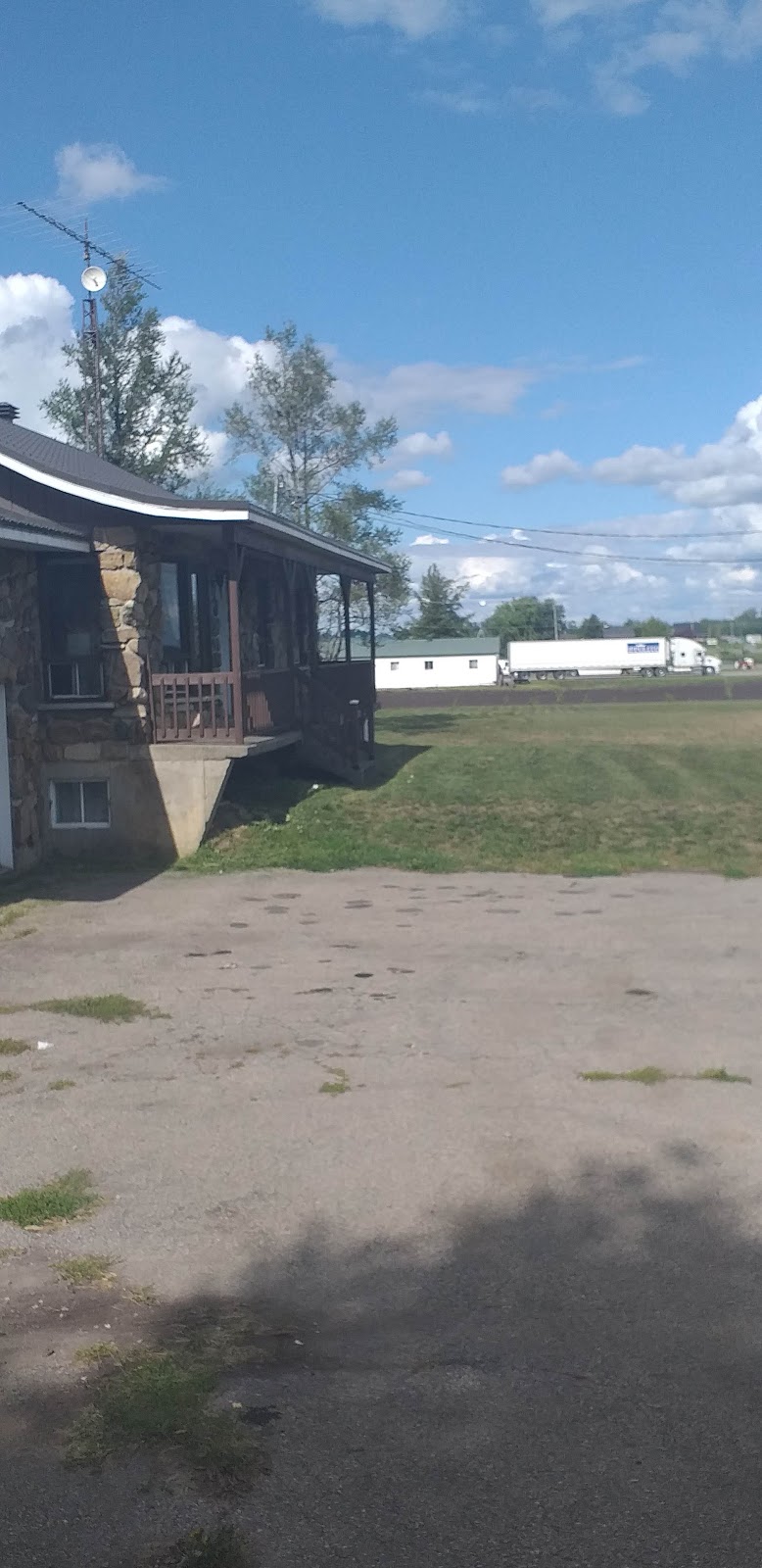 Les Terres Maraîchères Barbeau Inc. | 2700 Rue Principale, Sainte-Clotilde-de-Châteauguay, QC J0L 1W0, Canada | Phone: (450) 454-2458