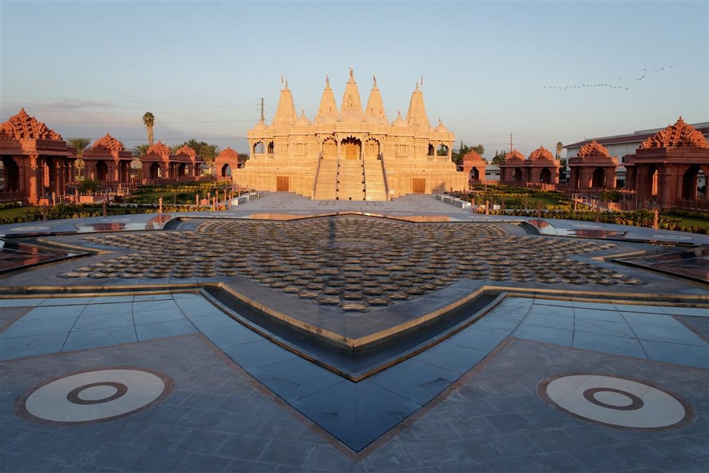 BAPS Shri Swaminarayan Mandir | 1488 Red River Dr, Howden, MB R5A 1K2, Canada | Phone: (204) 504-2277