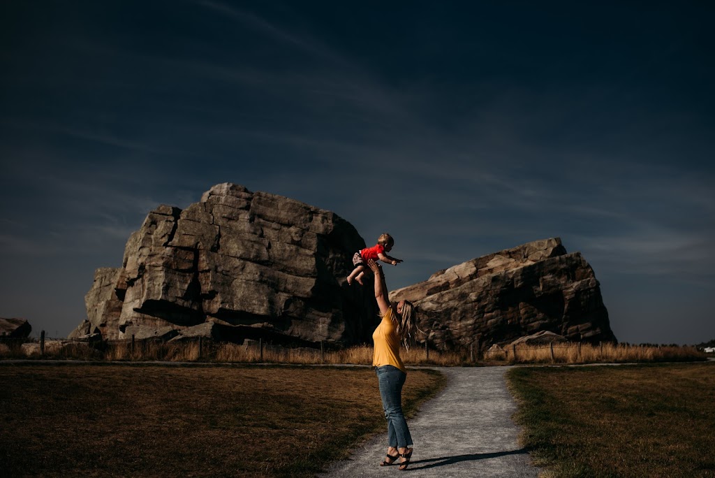 Laura Manson Photography | Box 815, Nanton, AB T0L 1R0, Canada | Phone: (403) 875-2585