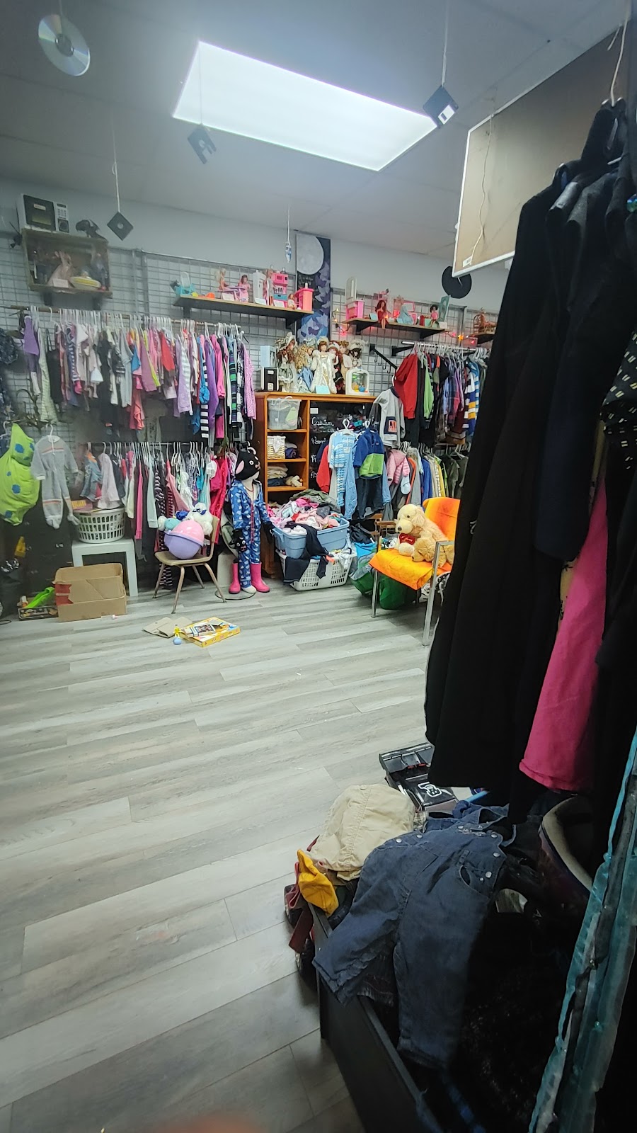 Friperie dAtaraxie | 983 Rue Daigneault, Acton Vale, QC J0H 1A0, Canada | Phone: (450) 779-1574