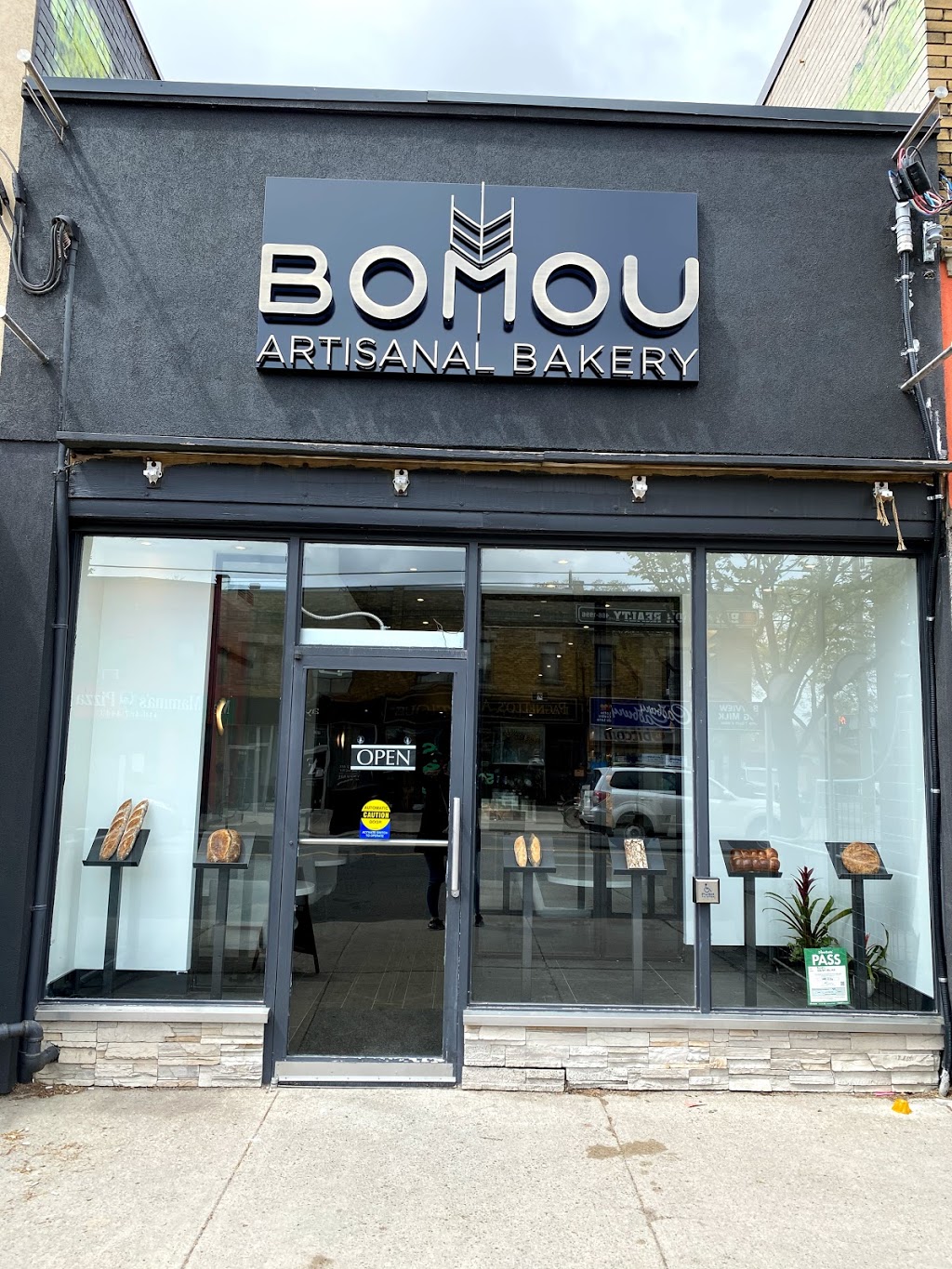 Bomou Artisanal Bakery | 1636 Bayview Ave, Toronto, ON M4G 3B7, Canada | Phone: (647) 344-6455