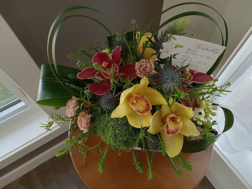 Eight Petals Flower Shop | 58 Harvard Crescent W, Lethbridge, AB T1K 6R4, Canada | Phone: (587) 815-4875
