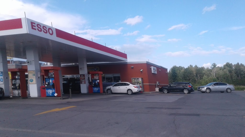 Esso | 565 QC-131, Saint-Charles-Borromée, QC J6E 7Y8, Canada | Phone: (450) 752-0531