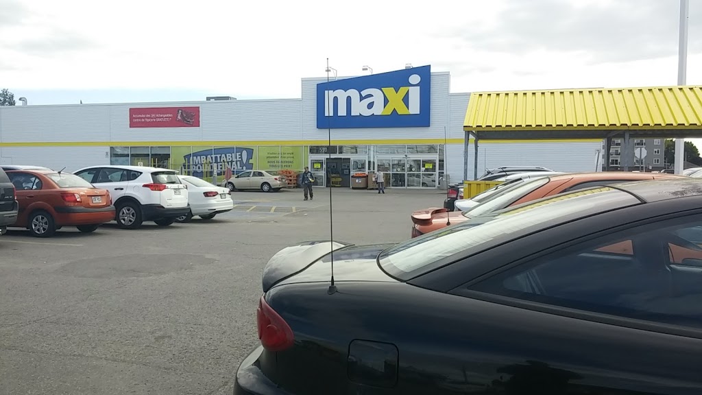Maxi | 550 Boulevard Saint Laurent E, Louiseville, QC J5V 2R5, Canada | Phone: (819) 228-2715