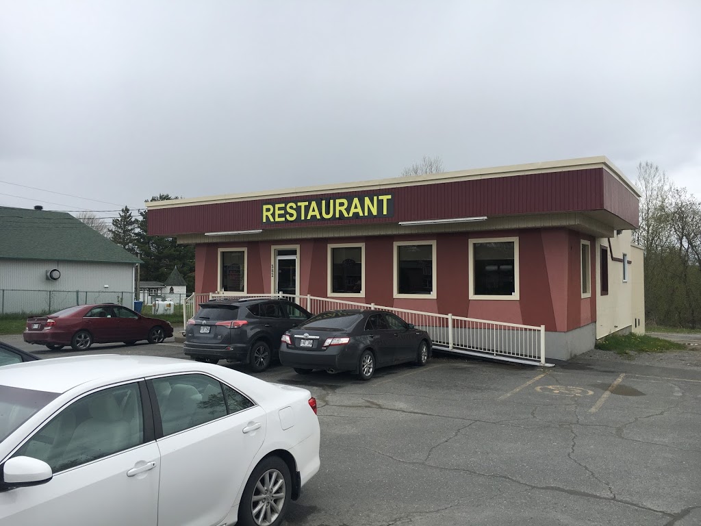 Restaurant Chez Mike | 382 Rue Craig, Richmond, QC J0B 2H0, Canada | Phone: (819) 644-0099