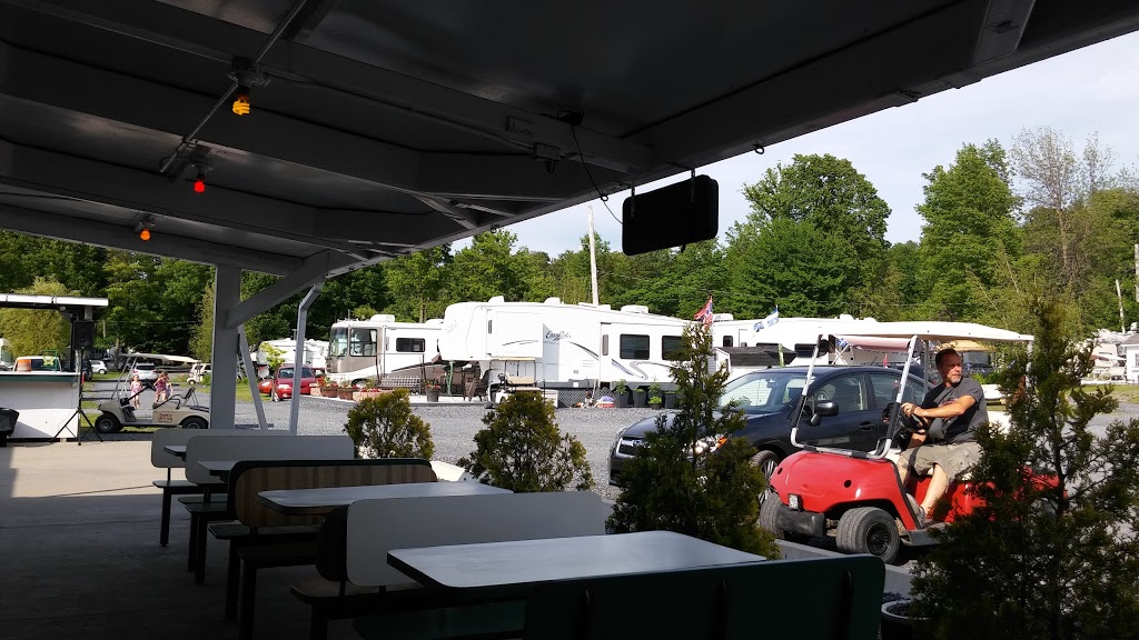 Camping Au Pied Du Mont | 3225 Rang du Cordon, Saint-Jean-Baptiste, QC J0L 2B0, Canada | Phone: (450) 467-6318