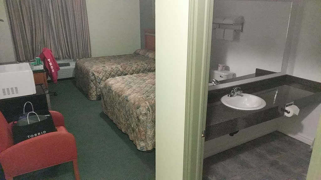 Knights Inn Bracebridge | 400 Manitoba St, Bracebridge, ON P1L 2C6, Canada | Phone: (705) 645-8755