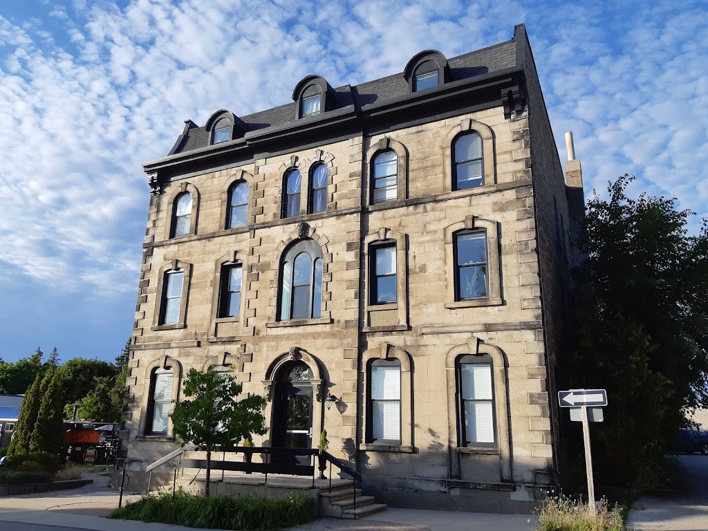 Royal Apartments The | 279 Harbour St, Kincardine, ON N2Z 2X9, Canada | Phone: (519) 396-9700