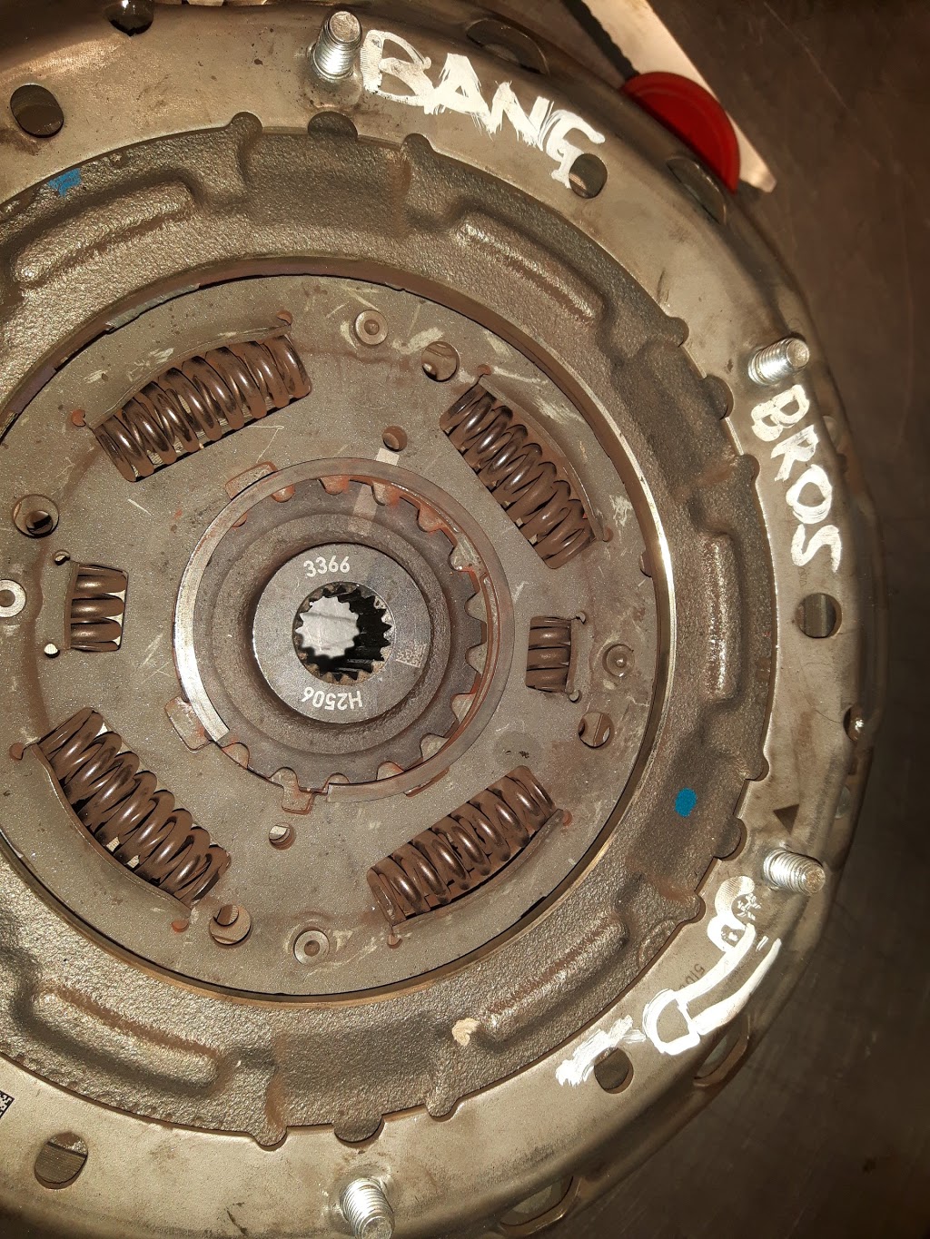 Transmission Eastern, réparation et l’entretien de transmissions | 8857 Boul Henri-Bourassa O, Saint-Laurent, QC H4S 1P7, Canada | Phone: (514) 956-9103