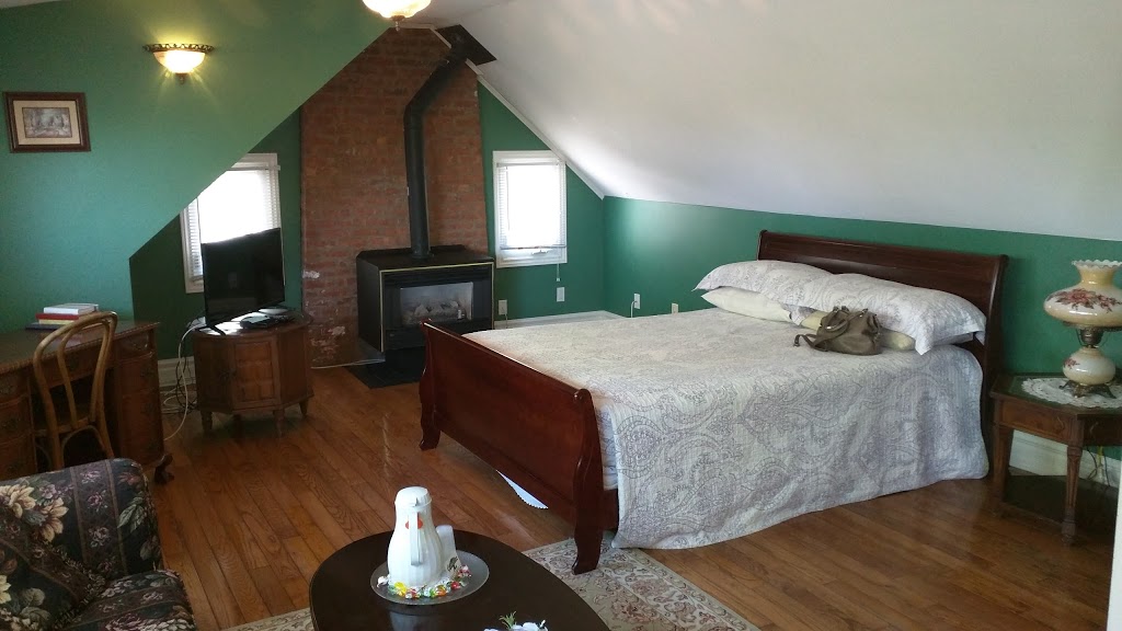 Chestnut Inn | 4983 River Rd, Niagara Falls, ON L2E 3G6, Canada | Phone: (905) 374-7623