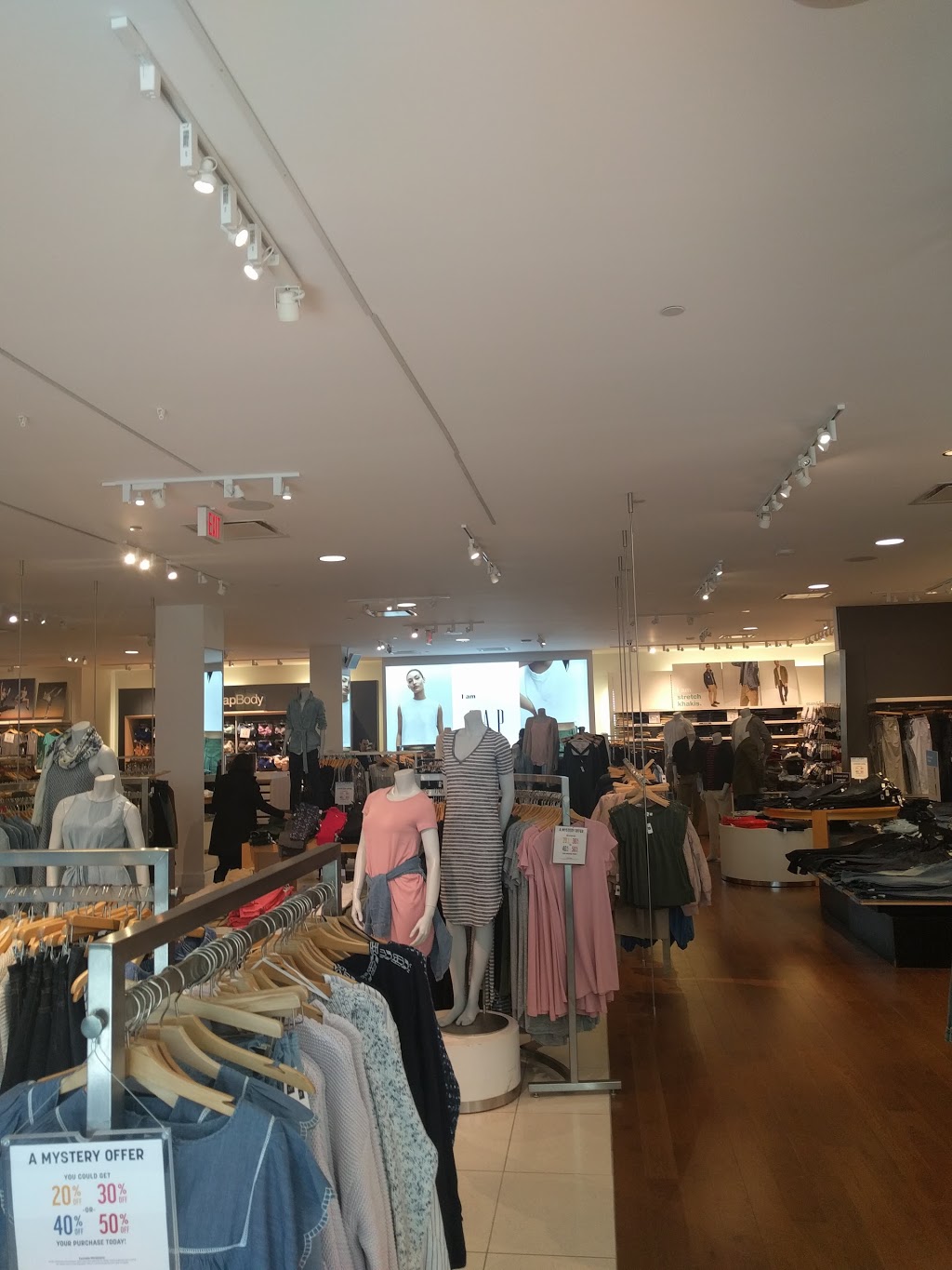 Gap | 1 Promenade Cir, Thornhill, ON L4J 4P8, Canada | Phone: (905) 886-9509