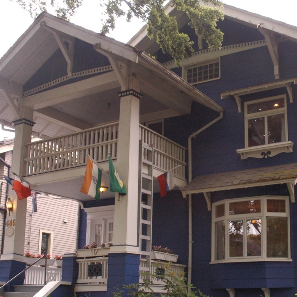 Cambie Lodge Bed and Breakfast - 446 W 13th Ave, Vancouver, BC V5Y 1W5