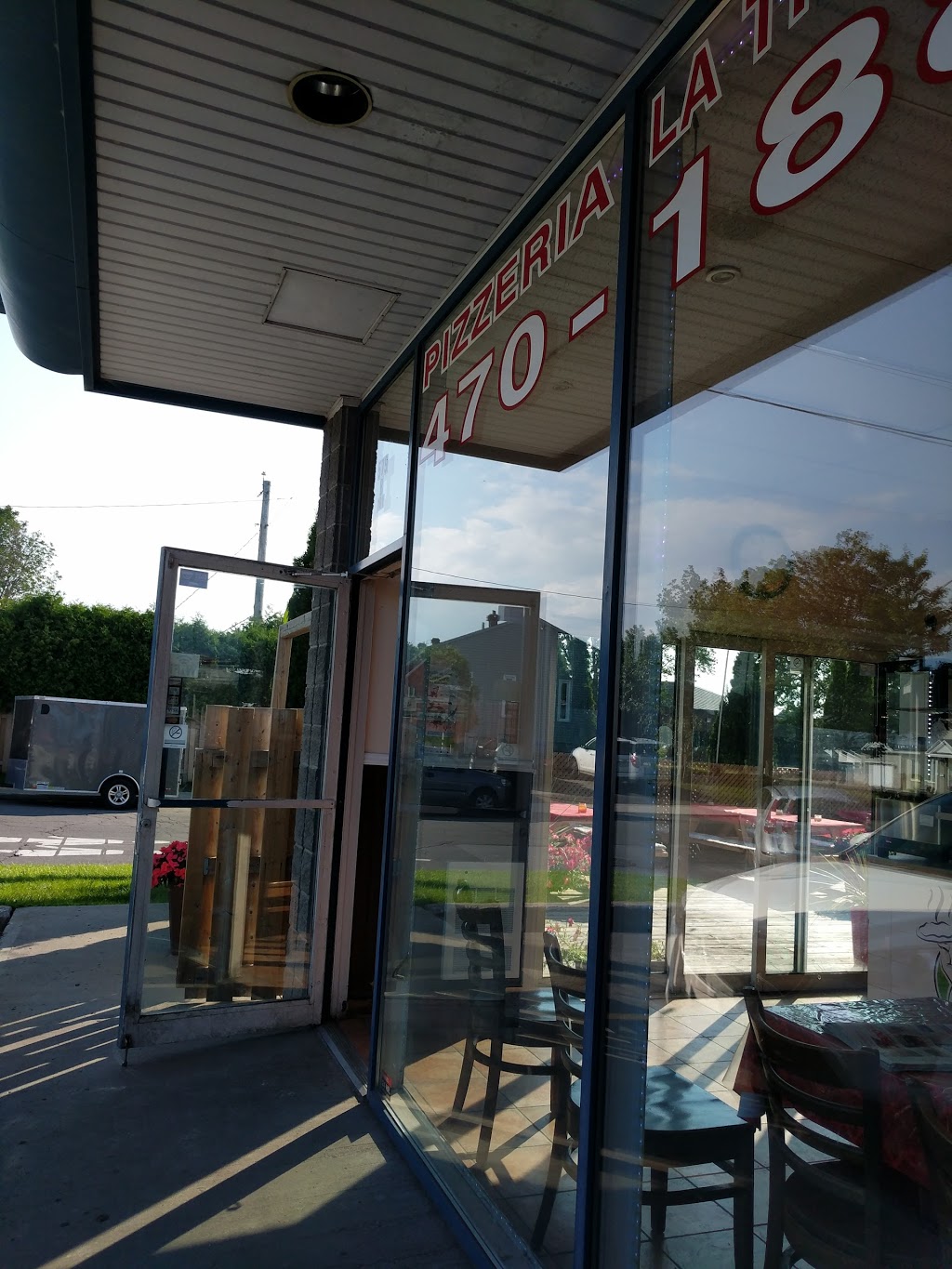 Pizzeria La Tradition Italienne | 579 Boulevard Lacombe, Repentigny, QC J5Z 4R7, Canada | Phone: (450) 470-1880